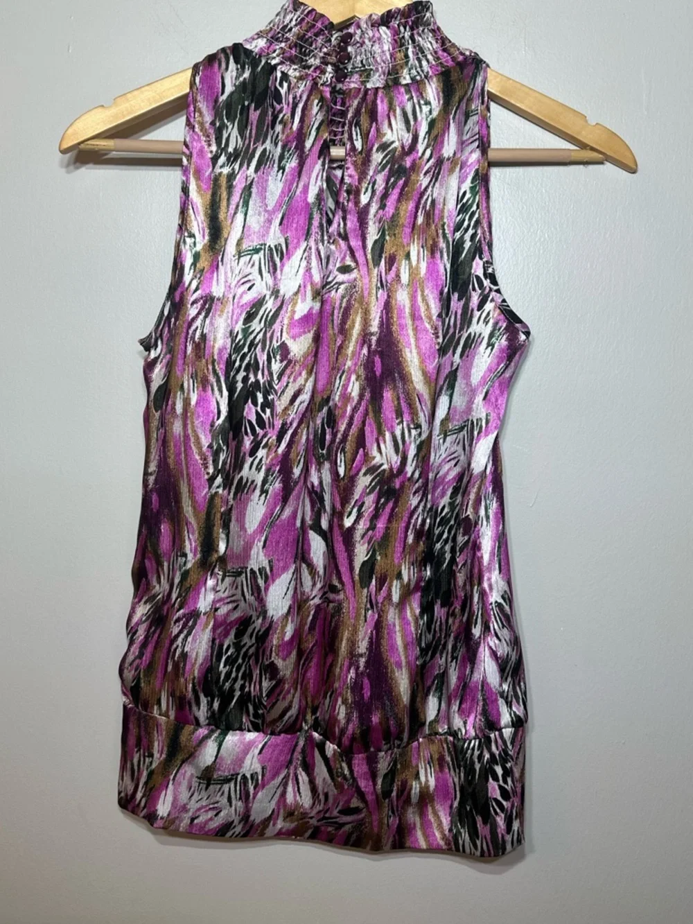 Essentials by Milano Purple Floral Mock Neck Sleeveless satin like Top Y2K small - Picture 2 of 8